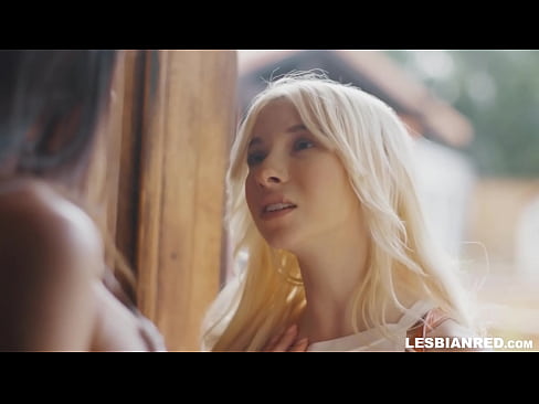 ❤️ Tus ntxhais los tsev ob peb hlis tom qab thiab xaus rau noj nws tus niam txiv lub pussy Liab porn ntawm peb  ☑