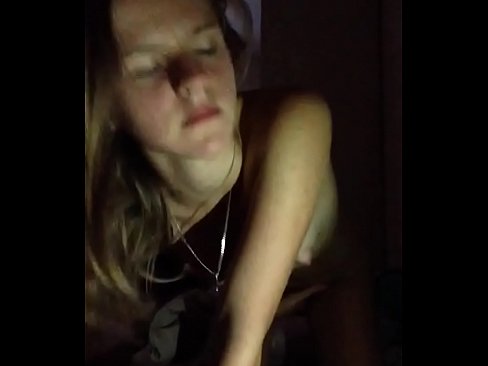 ❤️ Ib tug ntxhais masturbates thiab cums Liab porn ntawm peb  ☑